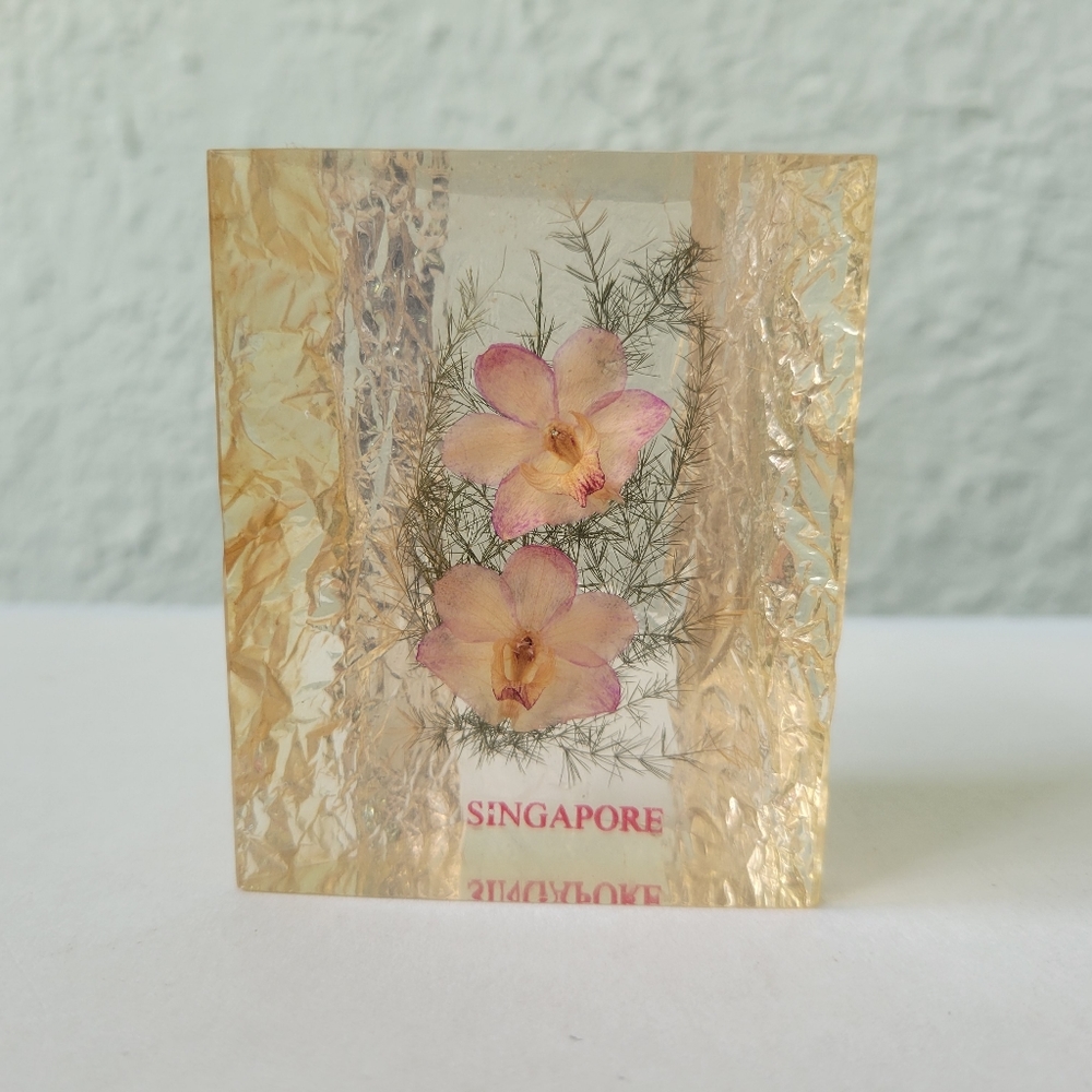 Vintage Paperweight Acrylic Lucite Dried Flowers Singapore MCM 3x2.5 In
